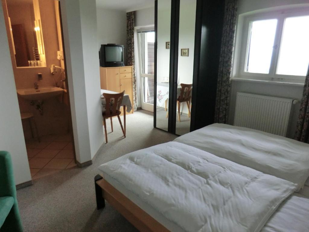 Hotel Garni Rottaler Hof Bad Griesbach  Room photo